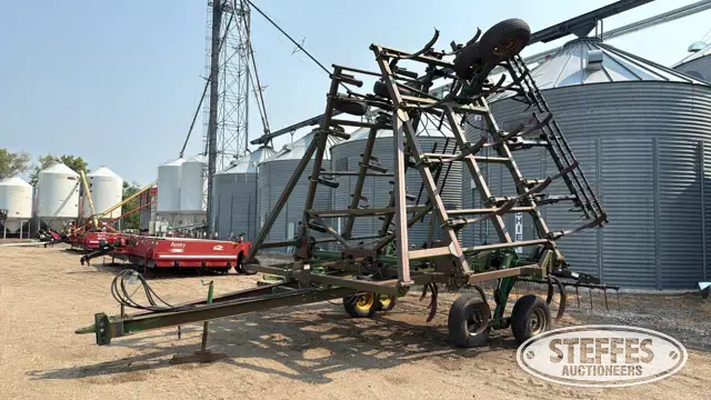John Deere 610