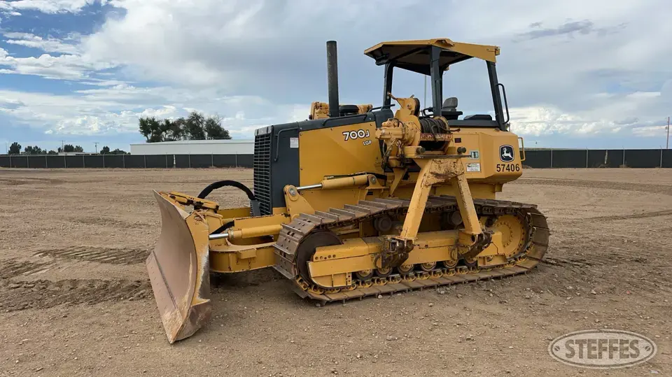 2012 Deere 700J LGP W/2012 Midwestern M540C Dozer