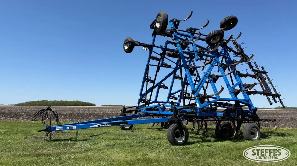 2005 New Holland ST830 Chisel Plow