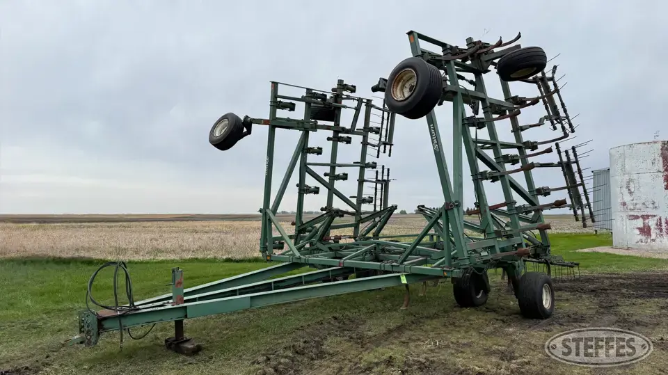 Saturn Chisel Plow