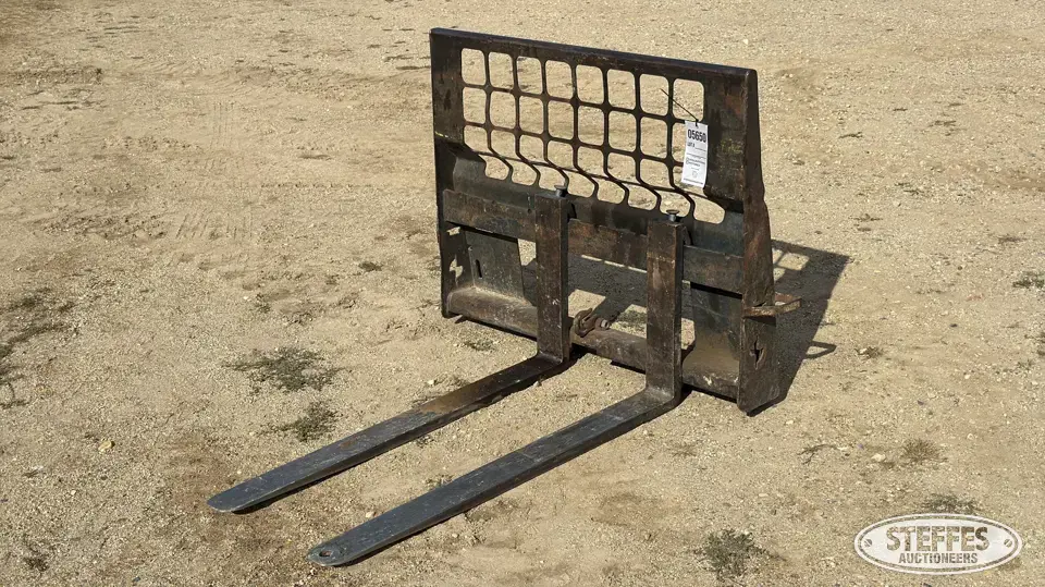 Pallet forks Skid Steer Fork