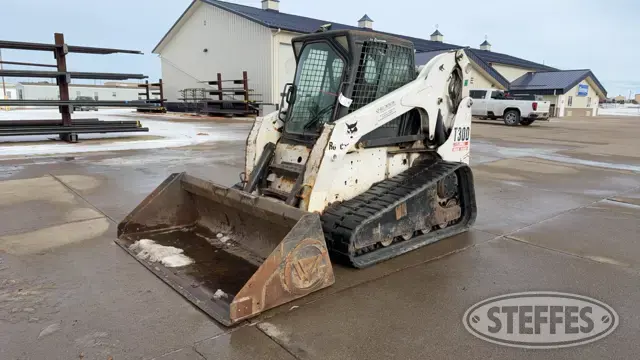 2005 Bobcat T300