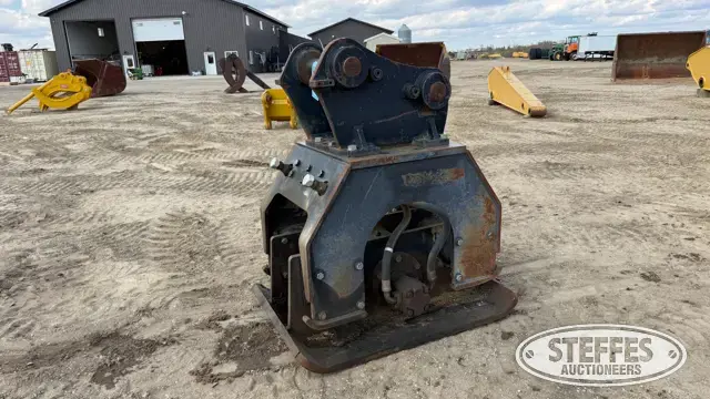 CAT CVP110 excavator plate compactor