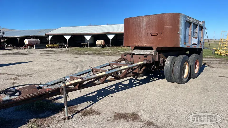 Tandem axle gravel pup trailer