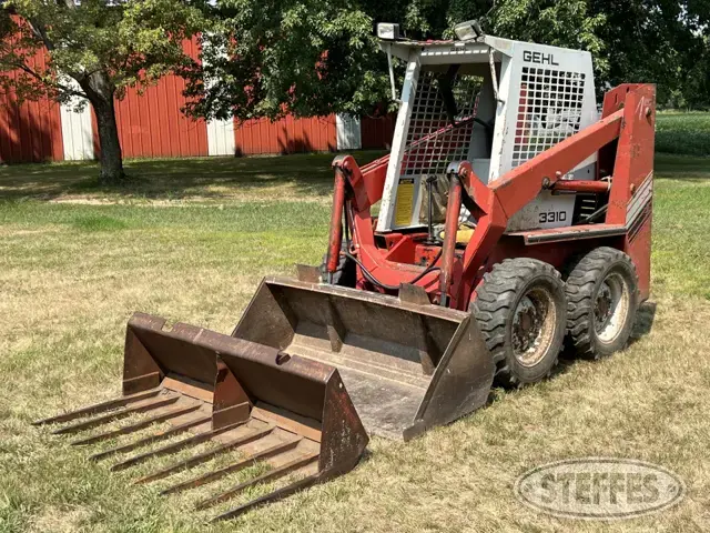 Gehl 3310