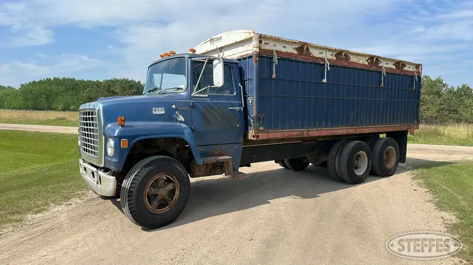 1978 Ford 800 Tandem Boxed Truck