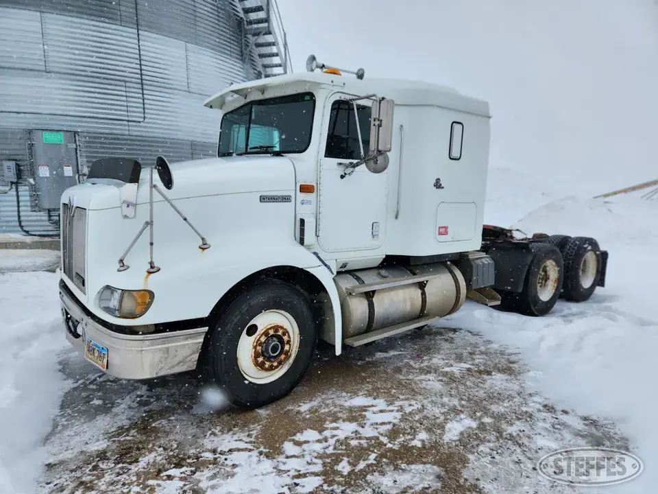 1997 International 9200 Conventional Truck with Sleeper