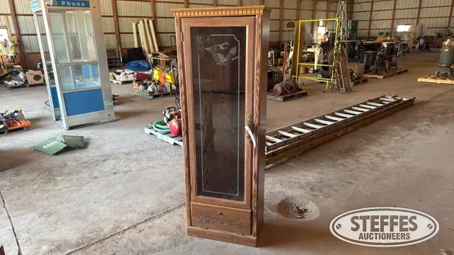 Wood gun cabinet