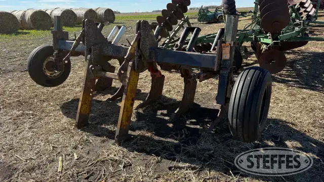 Manure injector