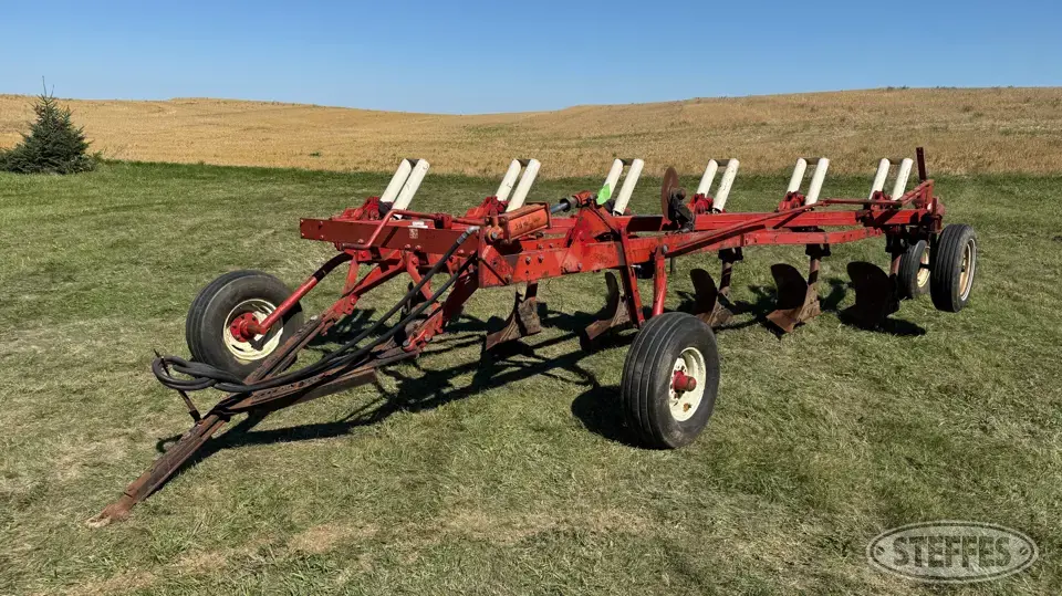 International 770 Plow