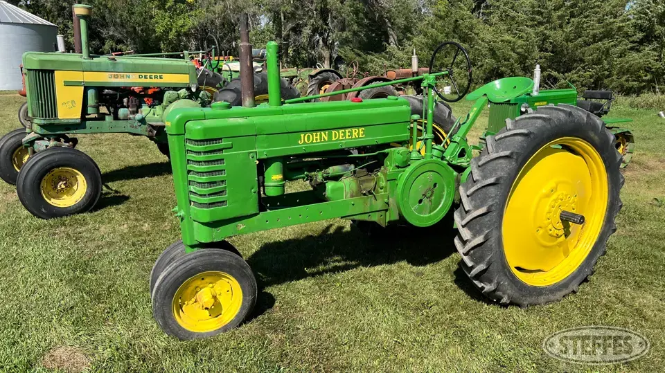 1941 John Deere B Collectible Tractor