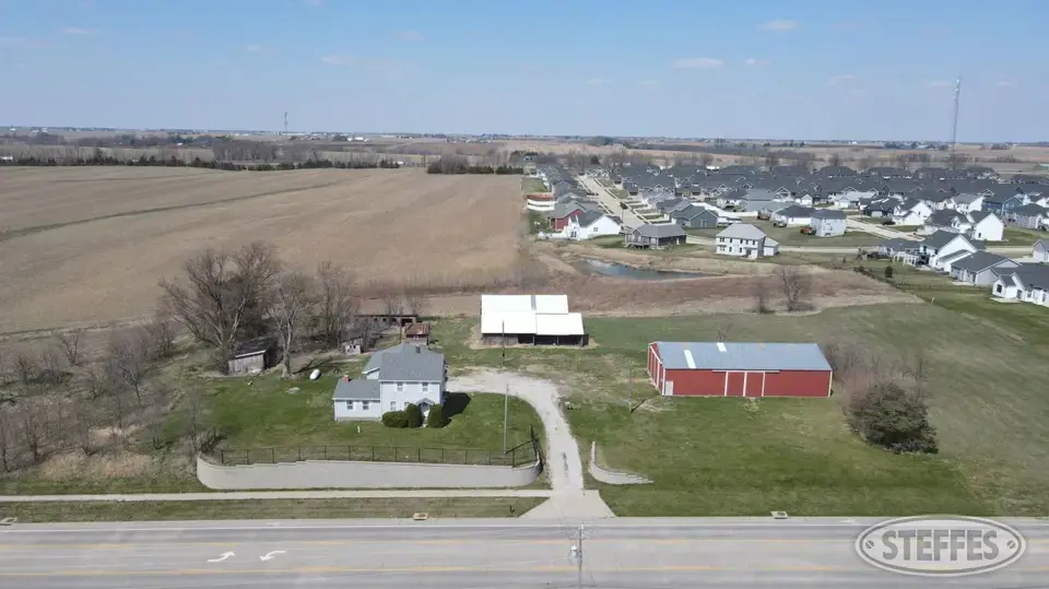 5820 Forest Grove Drive, Davenport, IA Acreage-Farmstead