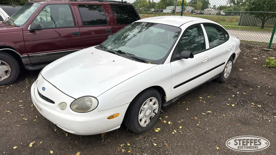 1996 Ford Taurus G Car