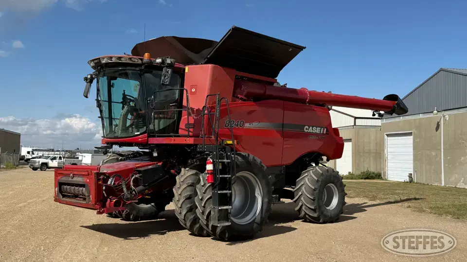 2015 Case IH 8240 Combine