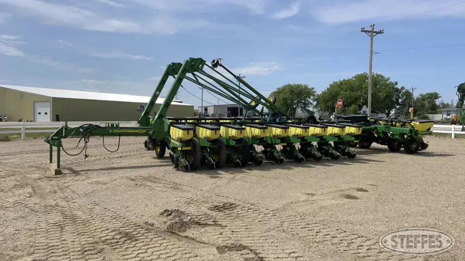2004 John Deere 1770 Conservation 12 or More Row Planter