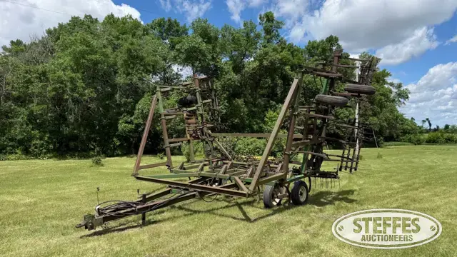 John Deere 1610