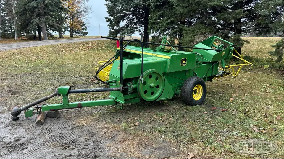 1980 John Deere 336 Square Baler