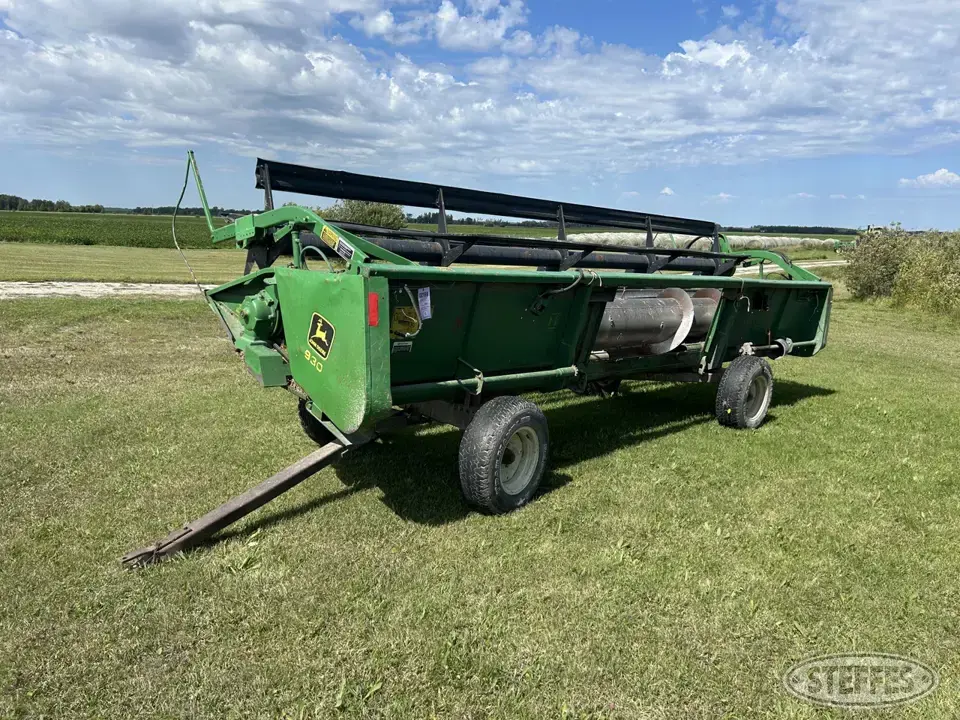 1991 John Deere 920 Rigid Head