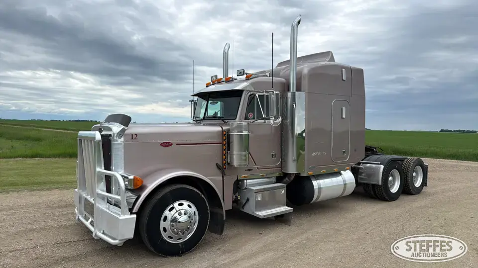 2000 Peterbilt 379 Conventional Truck with Sleeper