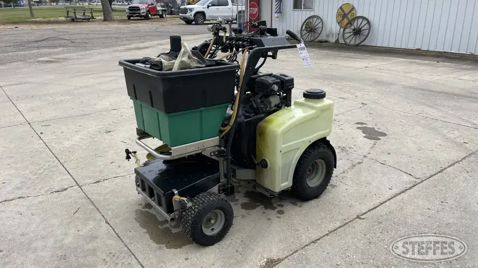 Lesco self-propelled commercial lawn sprayer/spreader Lawn Sprayers and Spreader