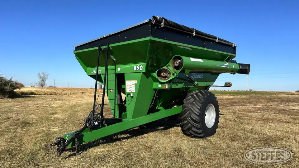 Demco 850 Grain Cart