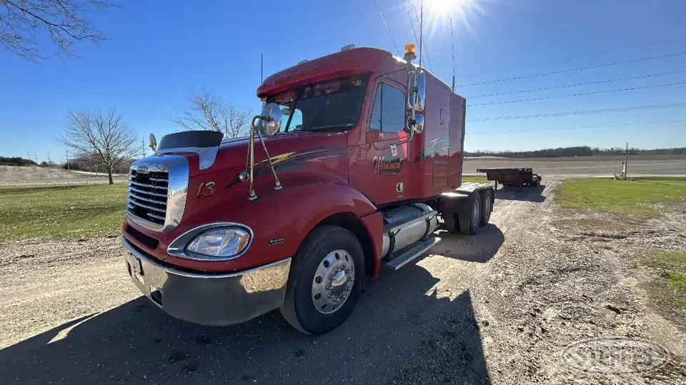 2005 Freightliner Columbia Conventional Truck with Sleeper