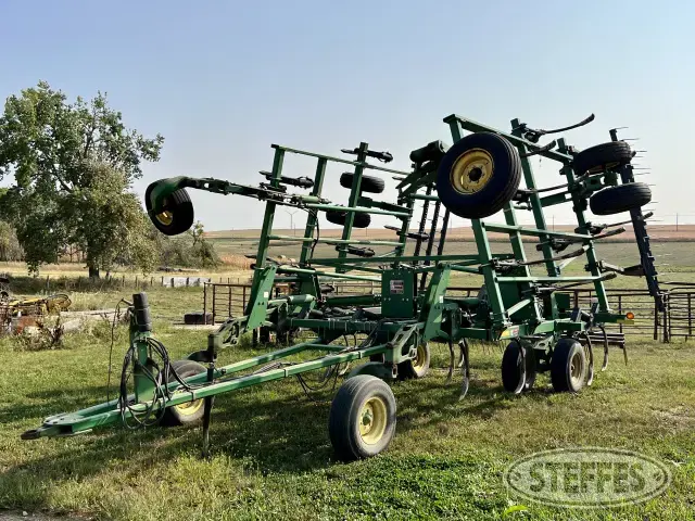 John Deere 2400
