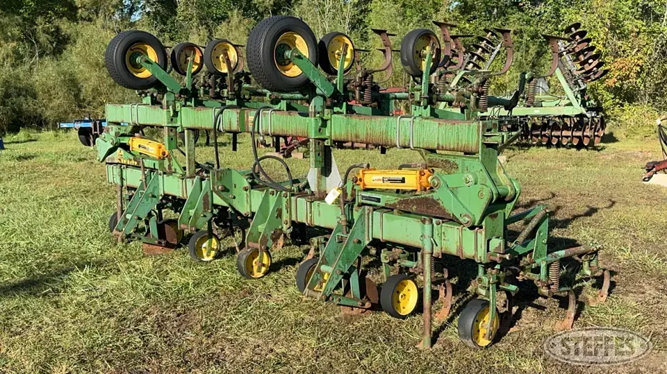 John Deere 85 Row Crop Cultivator
