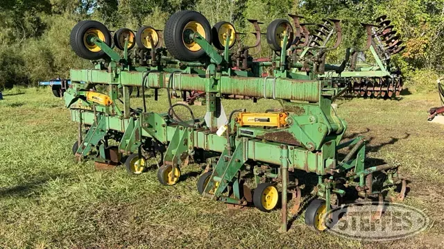 John Deere 85