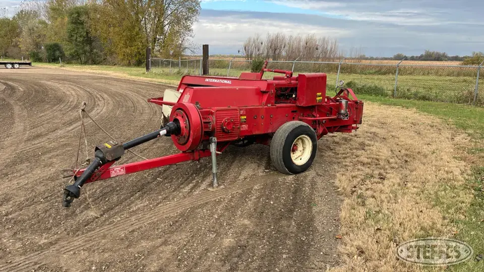 International 445 Square Baler