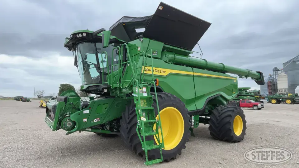 2022 John Deere X9 1100 Combine
