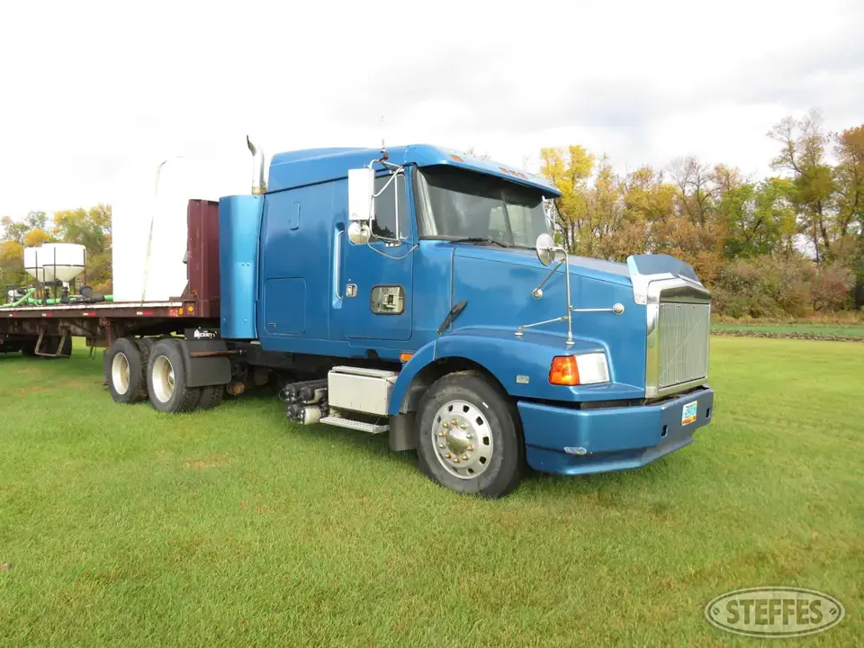 1995 Volvo VN Conventional Truck with Sleeper