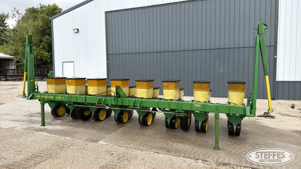 John Deere 7100 Less Than 12 Row Planter