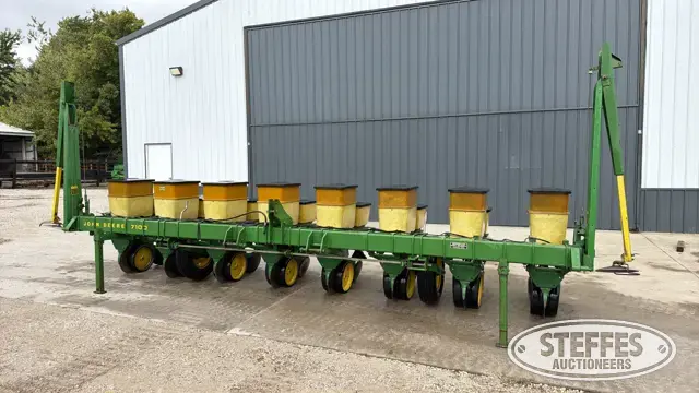 John Deere 7100