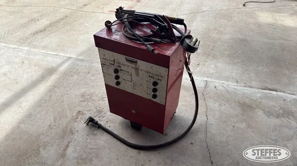 Century AC-DC HD welder Welding