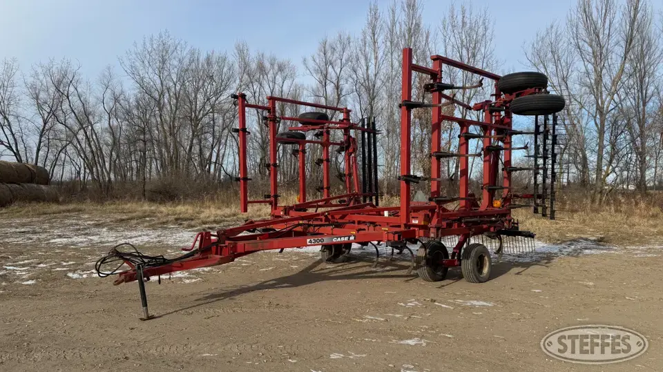 Case IH 4300 Field Cultivator