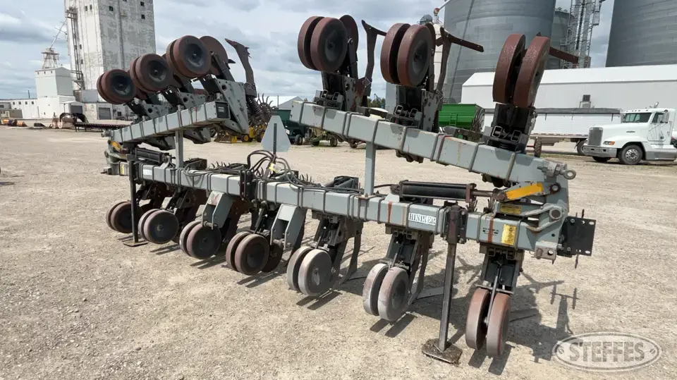 Hiniker 5000 Row Crop Cultivator