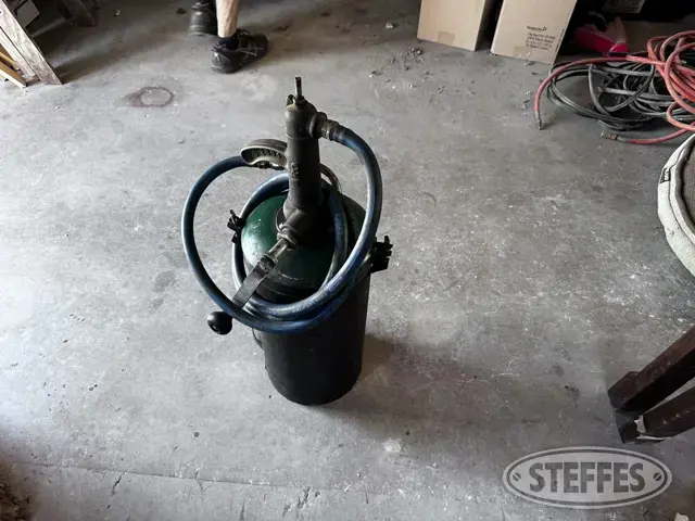 ARO Oil Can Pump