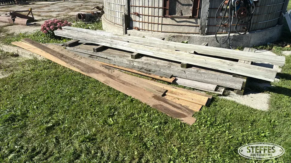 Pallet of assort. boards/steel Farm Support Item