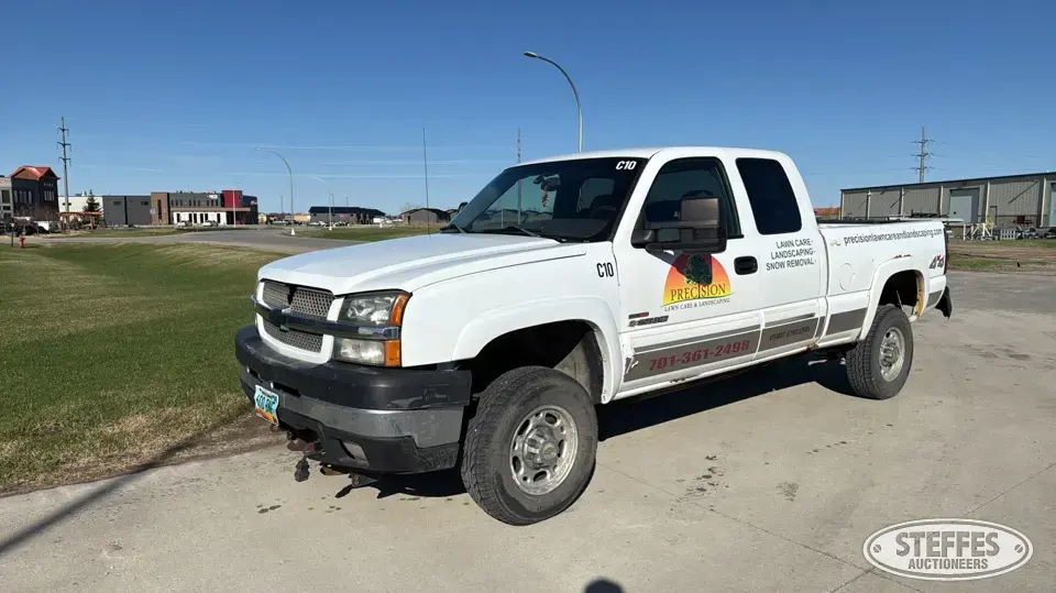2004 Chevrolet Silverado 2500HD 3 Quarter Ton Pickup