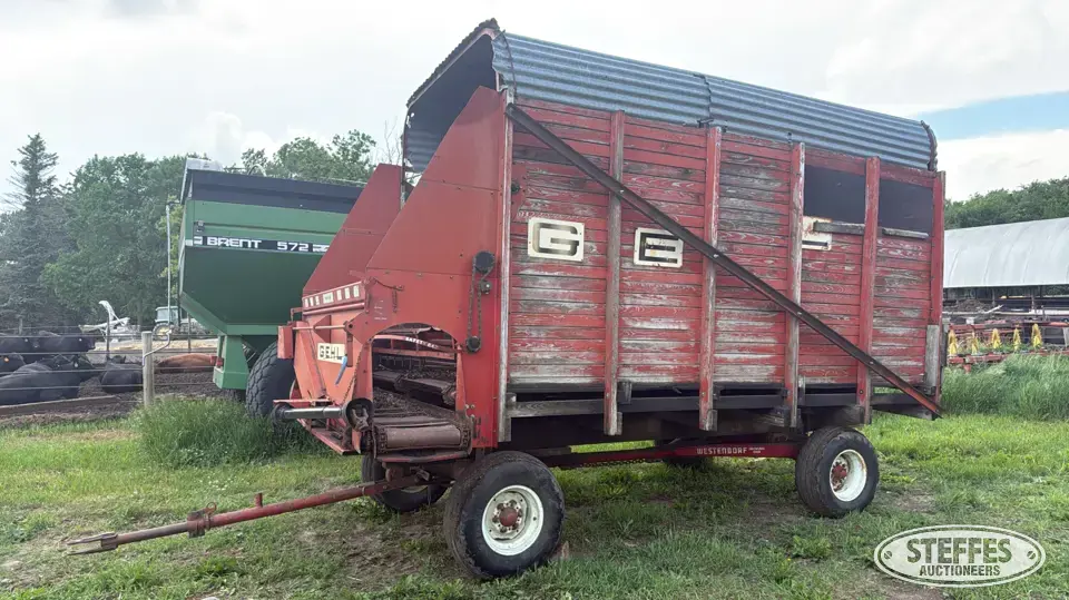 Gehl BU810 Forage Wagon