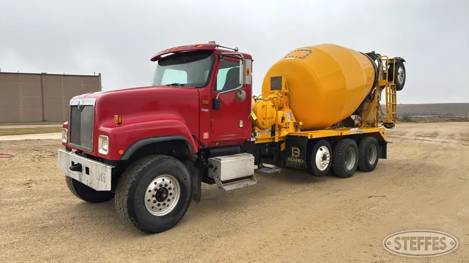 2002 International 5500i Mixer Truck