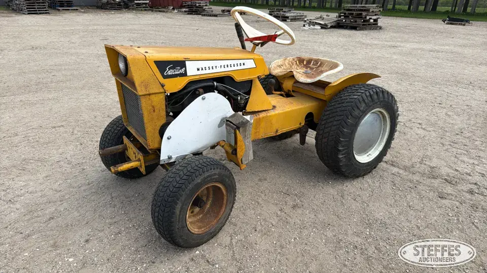 Massey Ferguson MF 8E garden tractor Lawn Tractor