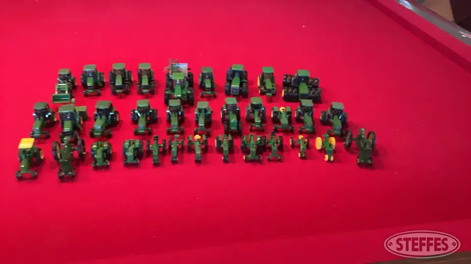 (33) John Deere Toys