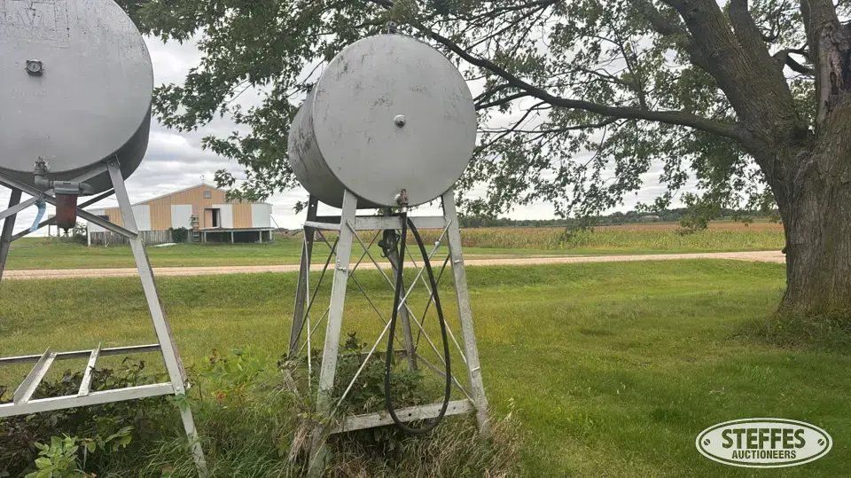 Approx. 325 gal. horizontal fuel tank