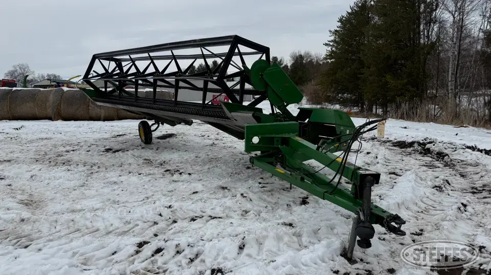 John Deere 590 Pull-Type Swather