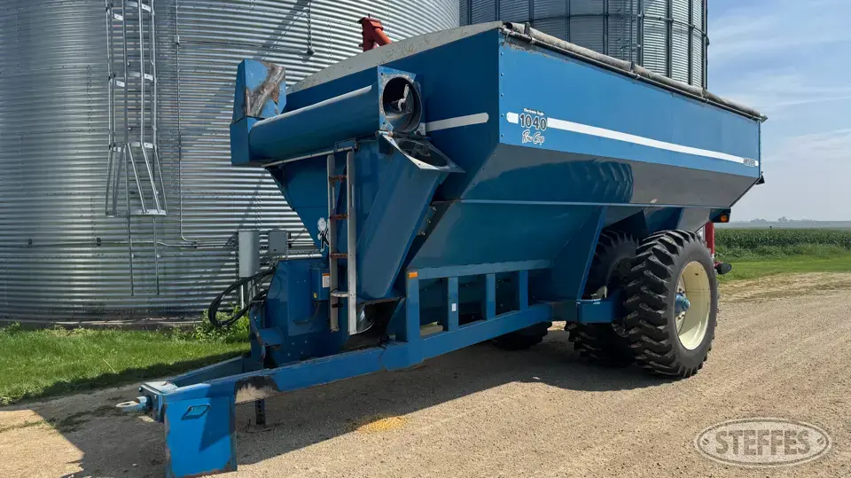 1998 Kinze 1040 Row Crop Grain Cart
