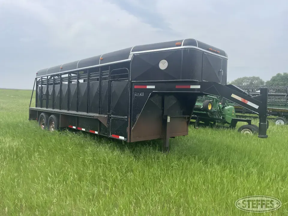 2000 Coose Gooseneck Livestock Trailer