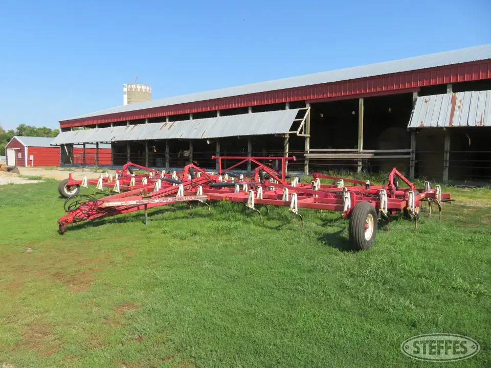 Wil-Rich 3400 Field Cultivator