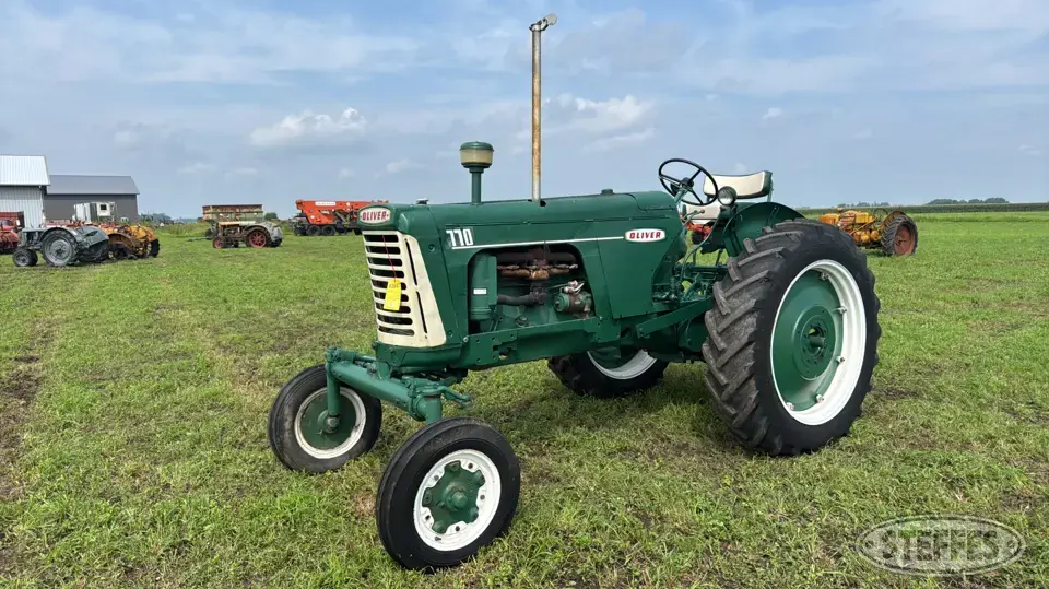1972 Oliver 770 2WD Tractor